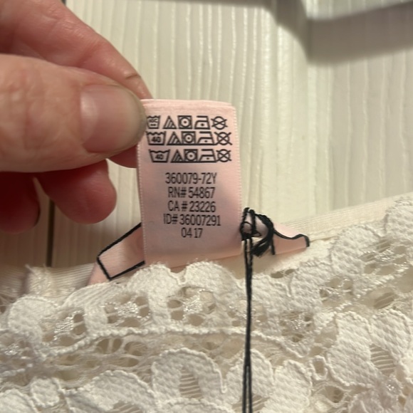 Victoria Secret Lace Trim Short Slip in off white Large - Picture 8 of 8